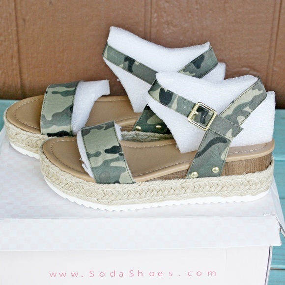 soda camo sandals
